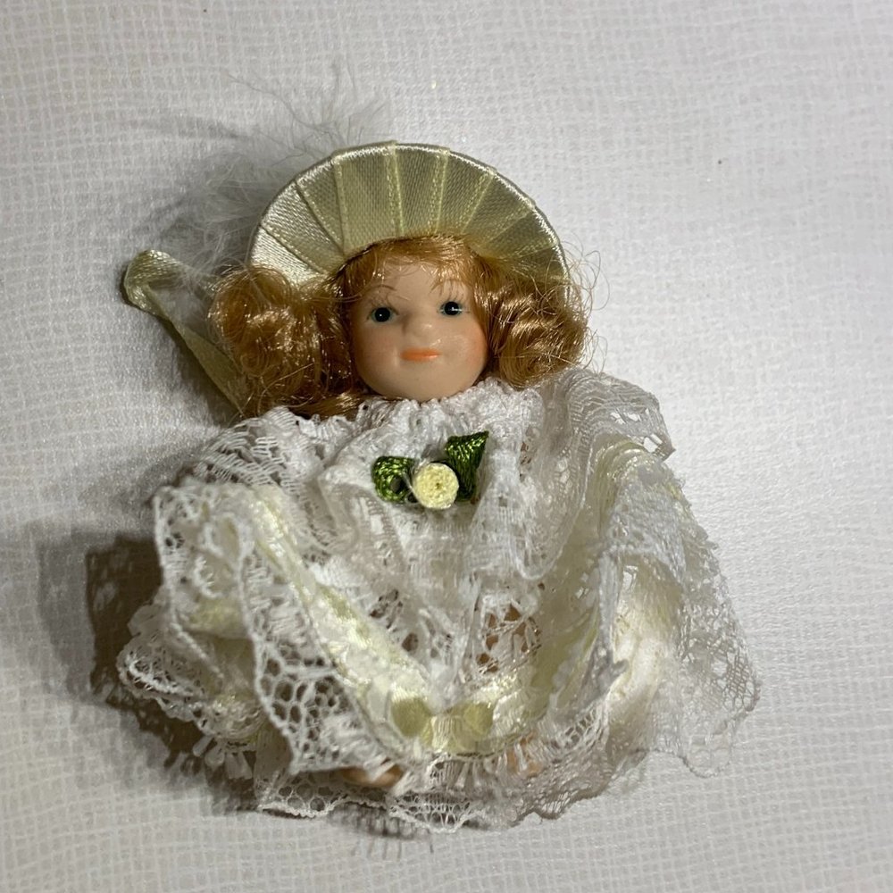 Vintage Style Doll White Lace Dress Bonnet